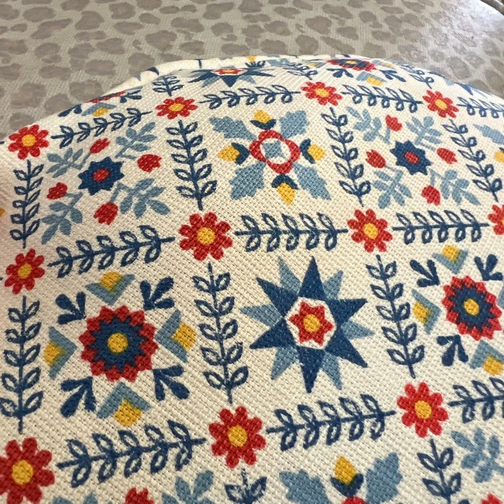 Vntg Handmade Scandinavian Folk Art Round Throw Pillows Set of 2 Red Blue 12.5